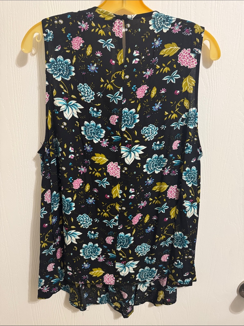 Hazel Black Floral Sleeveless Crocheted Trim Neckline Women’s XL Flowy Shirt Top - Picture 6 of 10
